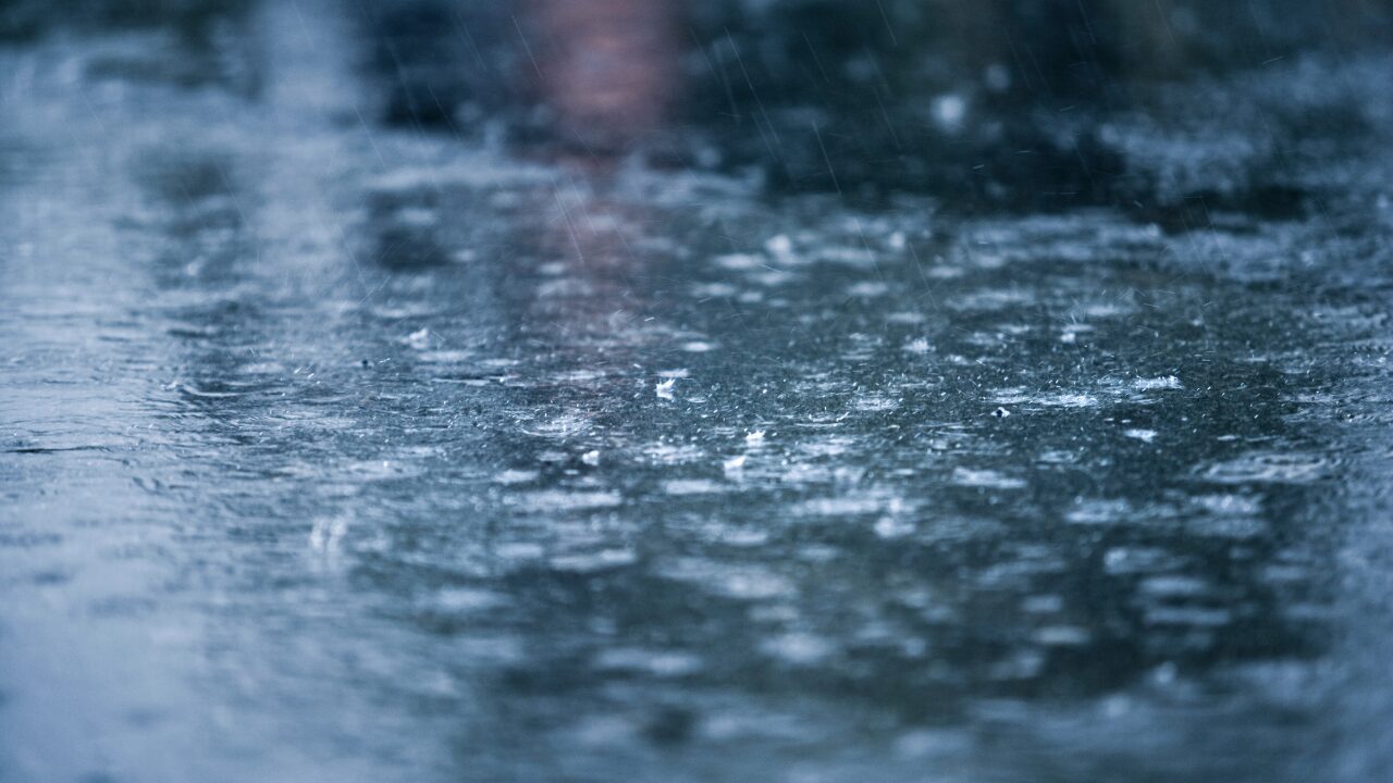 梅雨のジメジメ対策！家の湿気を防ぐための簡単テクニック