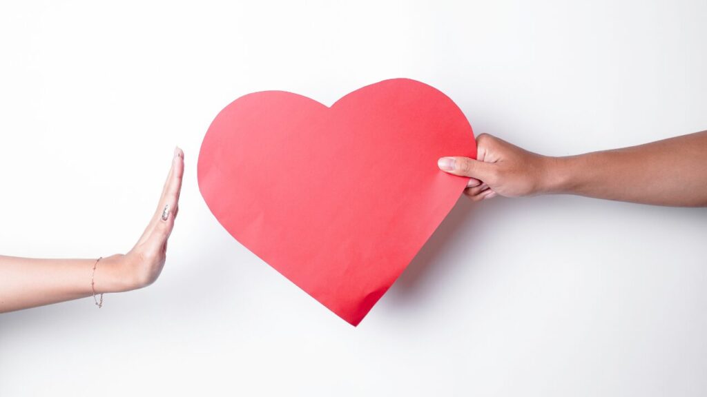 【恋愛心理学とは？】片思いを両想いに変える基本ルール7選｜心理テクで距離を縮める方法