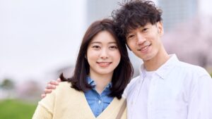 両想いサインの見分け方｜脈ありとの違い＆本命だけに見せる行動とは？【男女別・体験談付き】