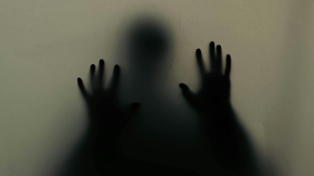 闇語とは？SNSで話題のダーク用語＆その意味を徹底解説！若者のリアルなネットスラング辞典