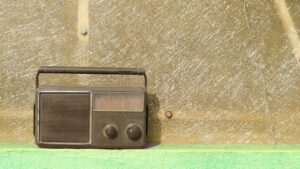 エモいとは？若者が使う感情系スラングをわかりやすく解説【例文つき】