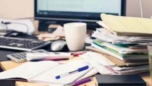 デスク周りの整理術｜仕事効率が劇的に上がる配置＆収納のベストアイデア15選！