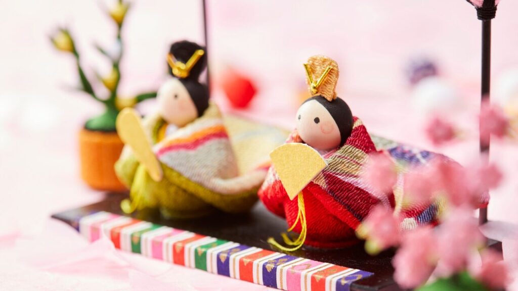 雛祭りの意味と由来｜飾り・食べ物・祝日の関係をわかりやすく解説！【保存版】