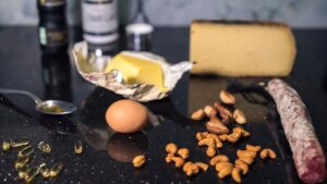 脂質が多い食べ物ランキング｜ダイエット中に避けたい高脂質食品とは？