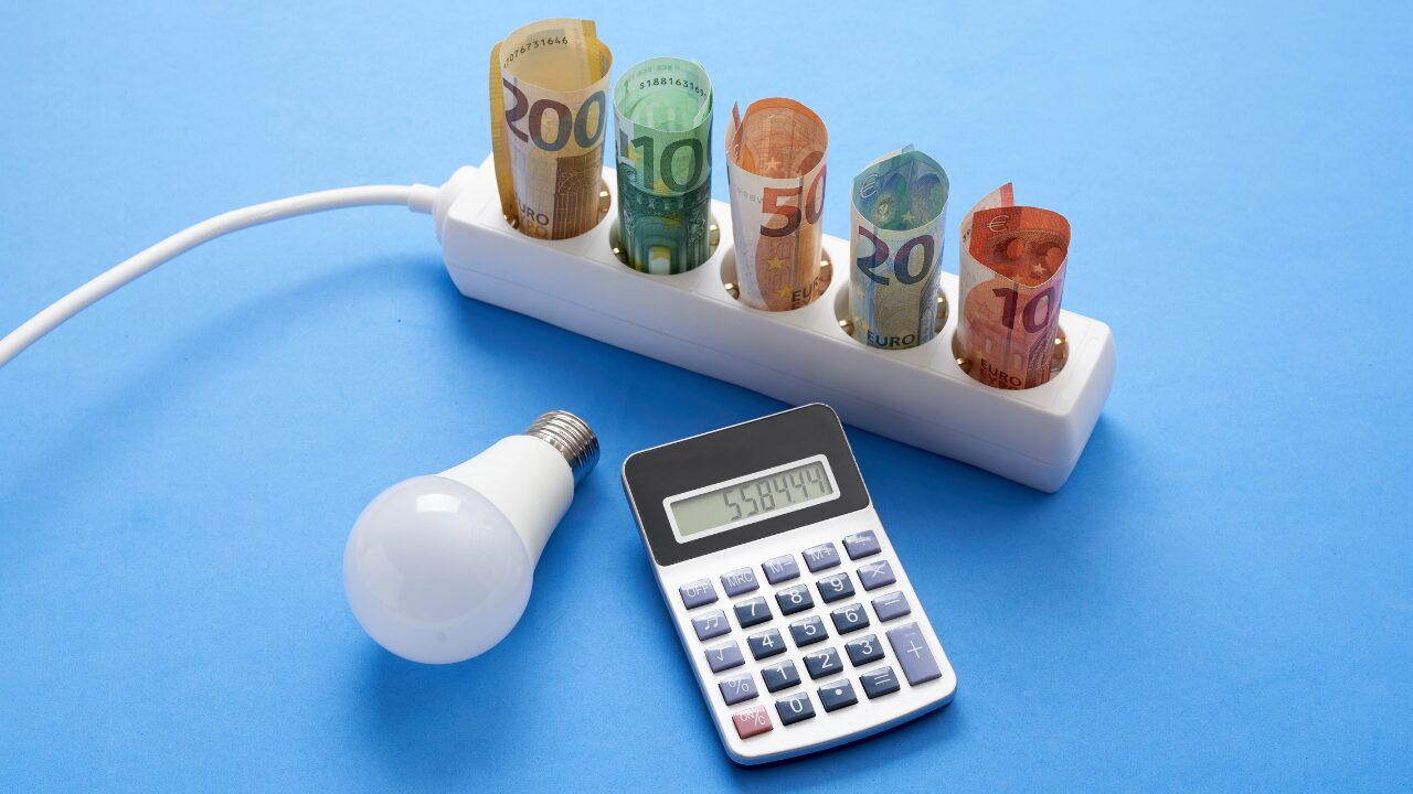 電気代節約テクまとめ｜電力会社の見直しから家電の使い方まで徹底解説！