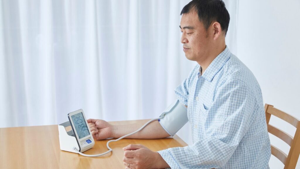 高血圧対策ガイド｜薬に頼らない自然な改善方法とは？日常習慣で血圧を下げるコツ