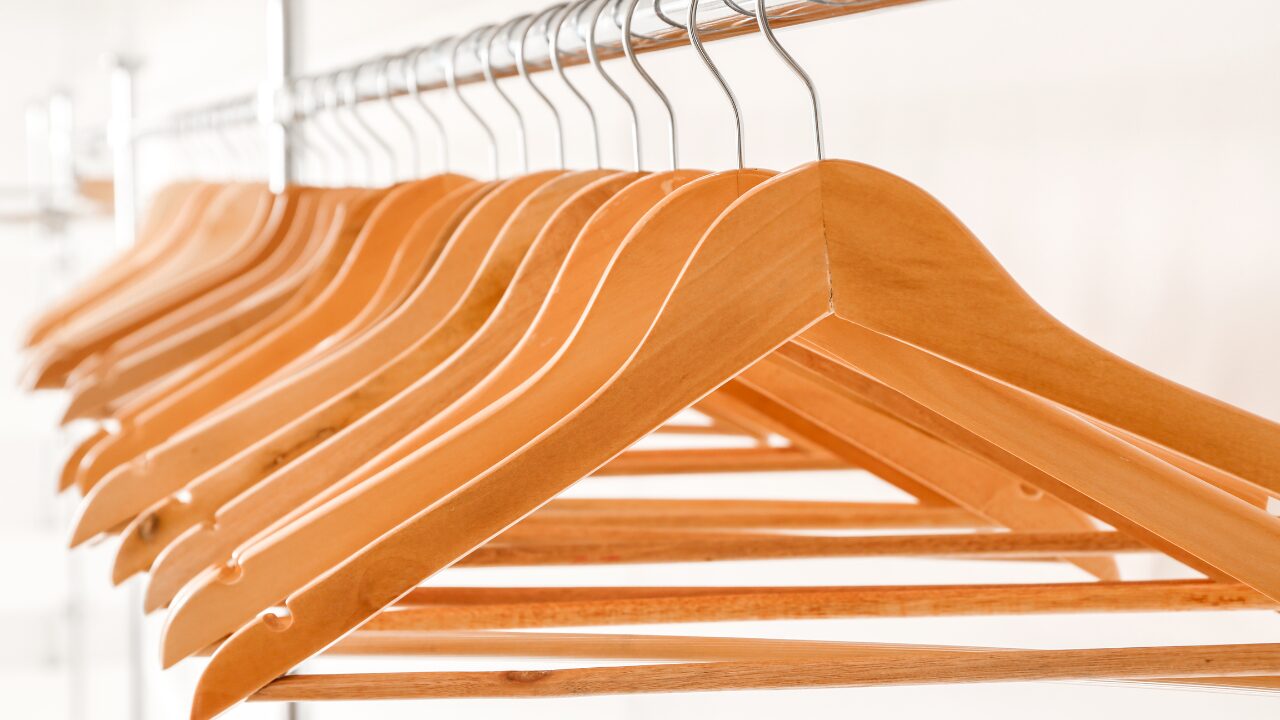 服が多くてもスッキリ片付く！7つの整理整頓テクニック