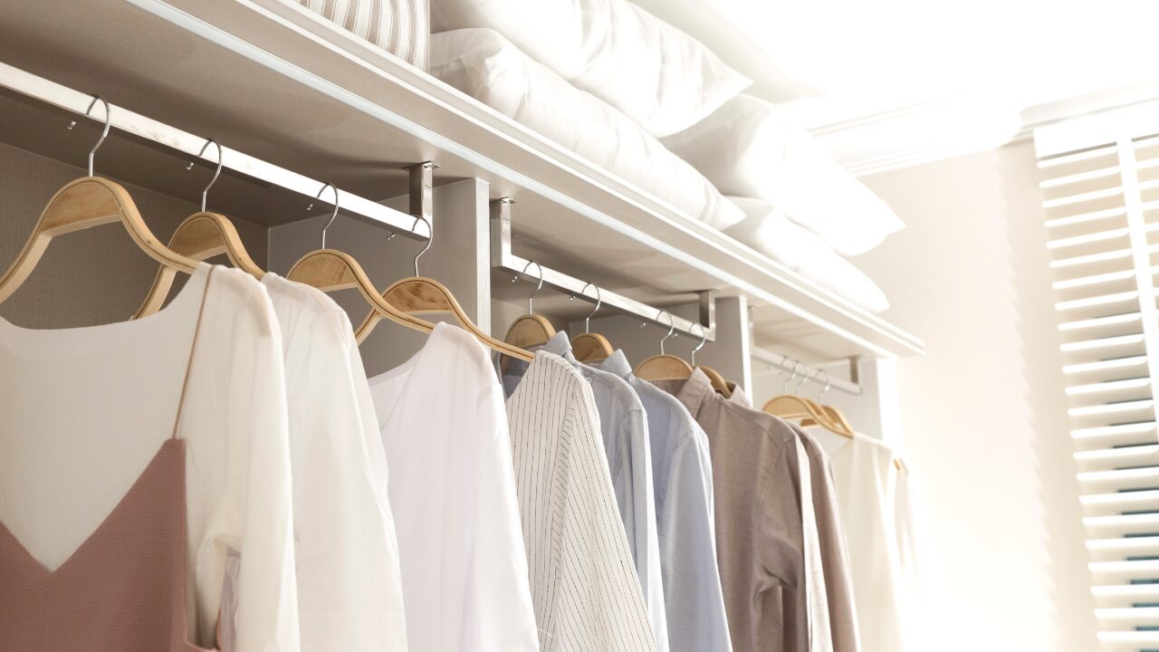 手放すか迷う服の判断基準とは？