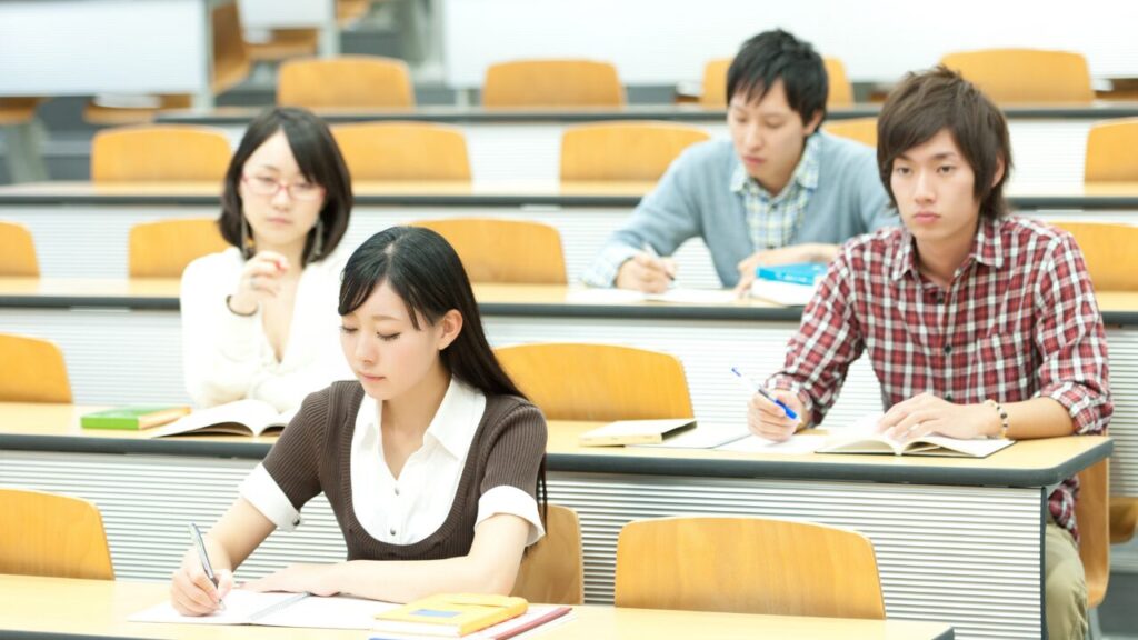 大学生ノリ語まとめ｜サークル・飲み会でウケた鉄板フレーズ30選！