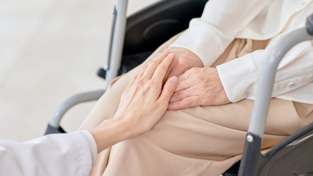 敬老の日の由来と意味とは？何歳から祝うか・贈りたい感謝のメッセージ例も紹介