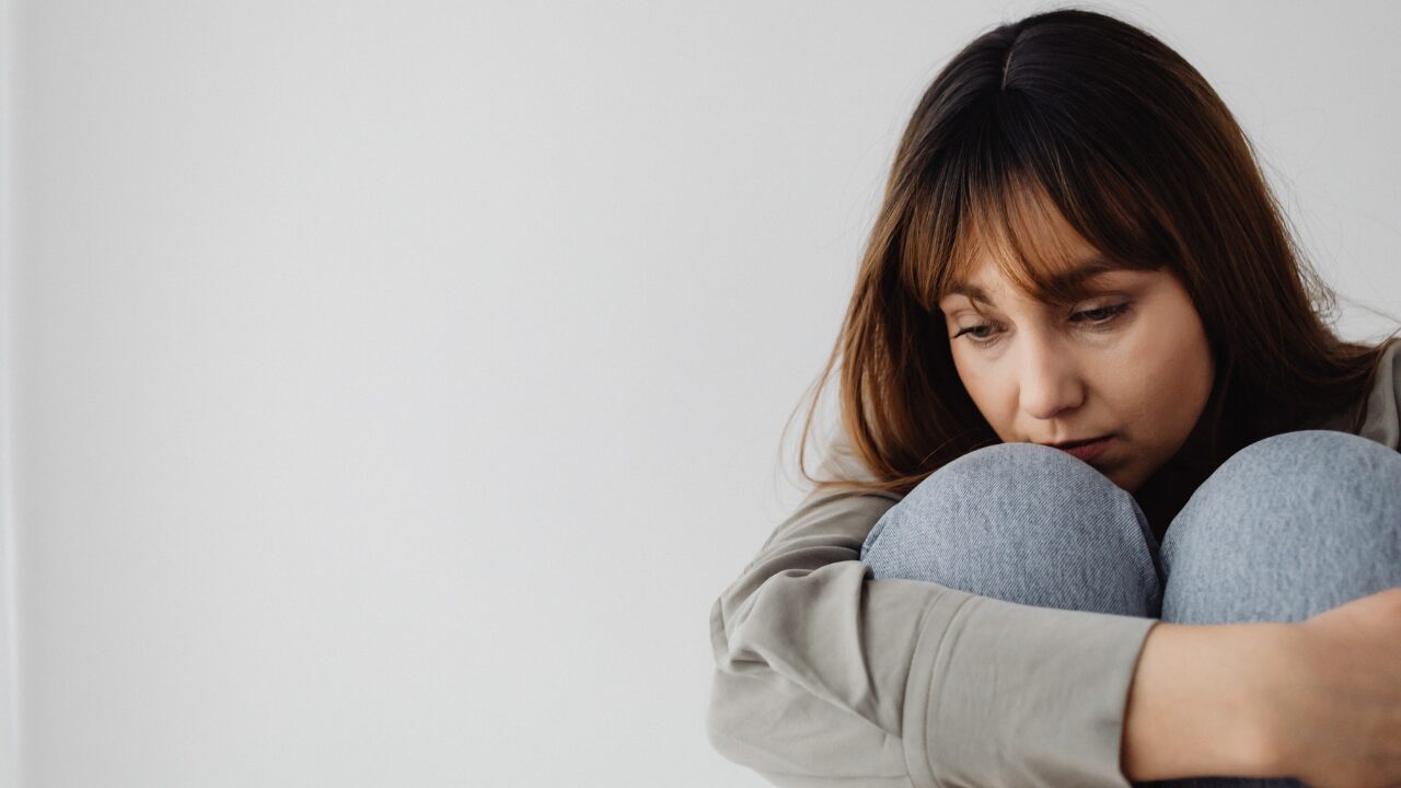 寝る前に昔の失敗を思い出すのを止めたい人への対策7選