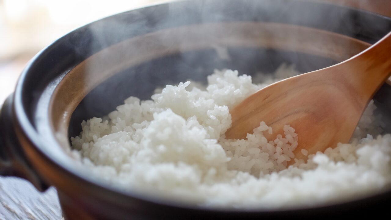 ご飯はラップ？タッパー？冷凍保存の正しいやり方と美味しさを保つコツ