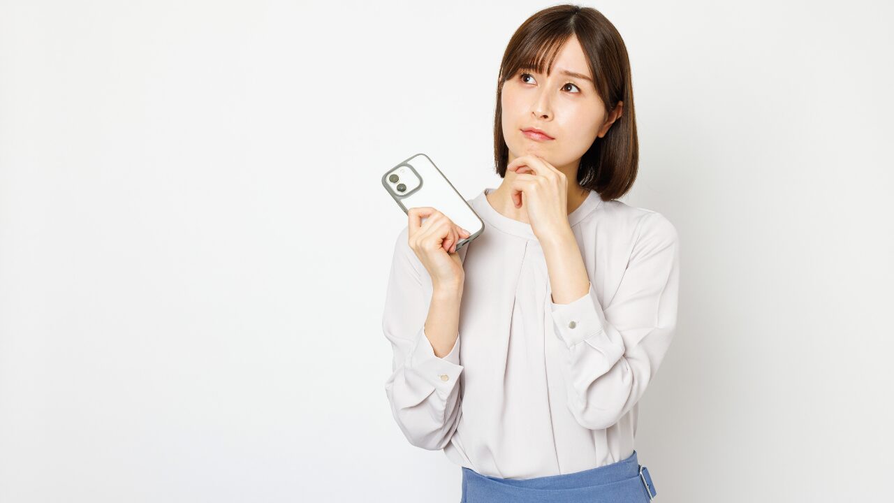 スマホが原因で顔がたるむ？今日からできる予防＆簡単エクササイズとは