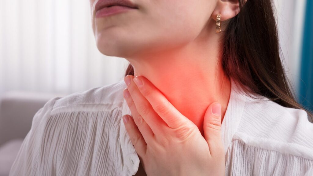 喉につかえる感じはストレス？原因とすぐできる対処法を解説