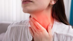 喉につかえる感じはストレス？原因とすぐできる対処法を解説