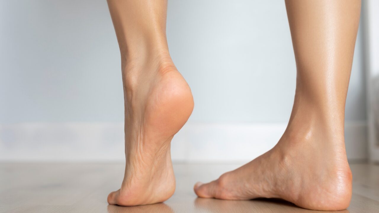 足が熱くなる原因｜考えられる体の変化や生活習慣