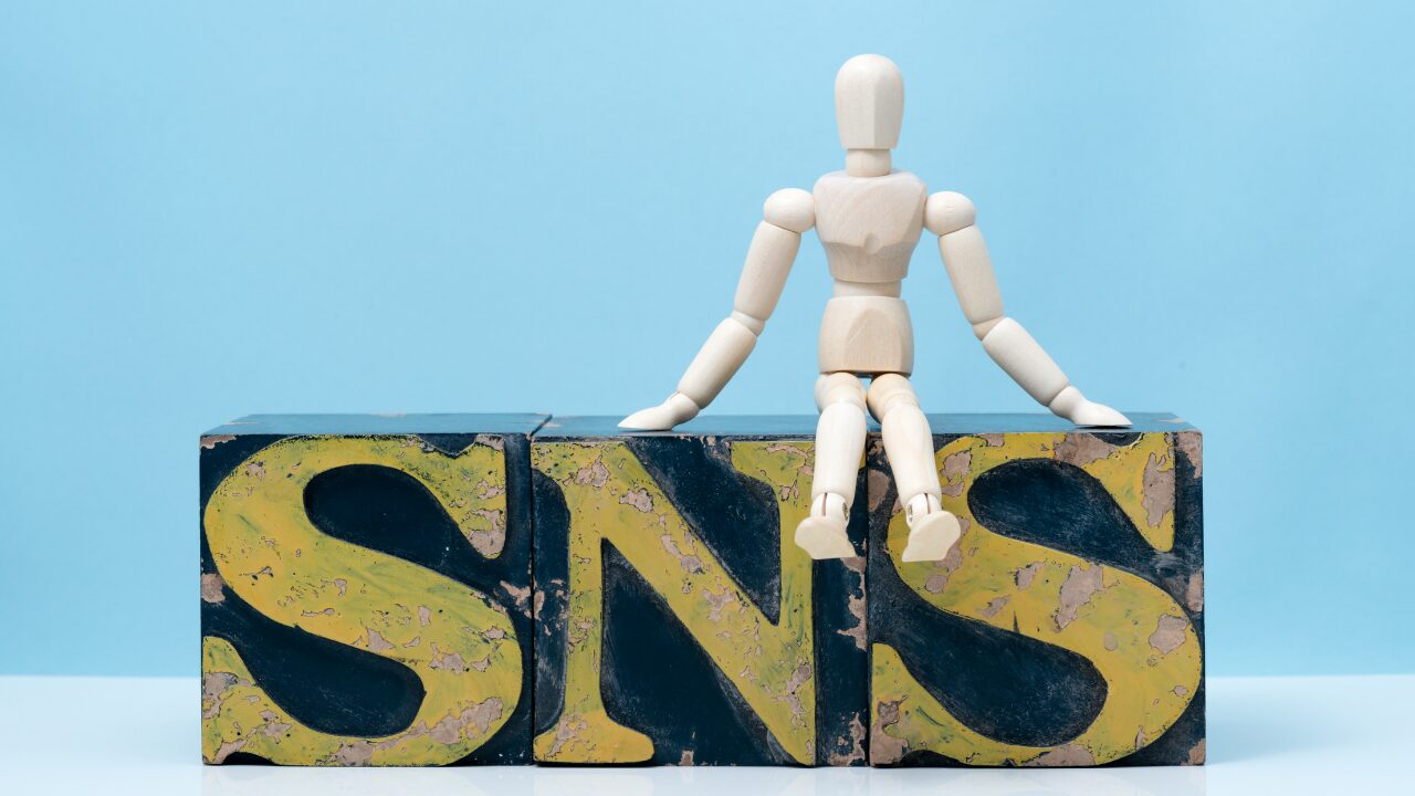SNS疲れを放置するとどうなる？心と体への影響