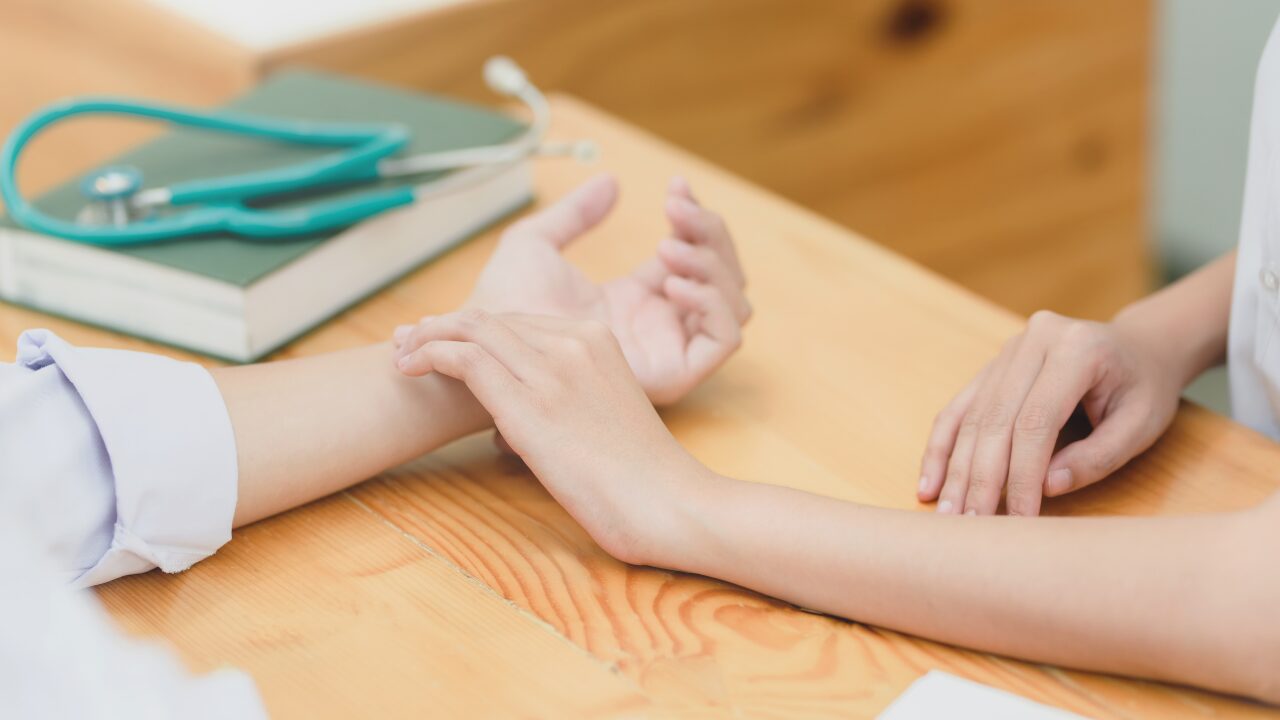 まとめ｜「脈が飛ぶ感覚」は体のサイン。無理せず受診を検討して