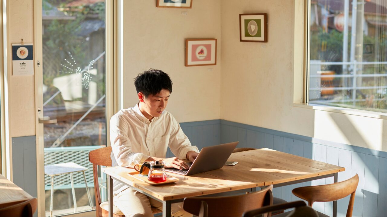 カフェで1人って恥ずかしい？気まずさを感じないコツ