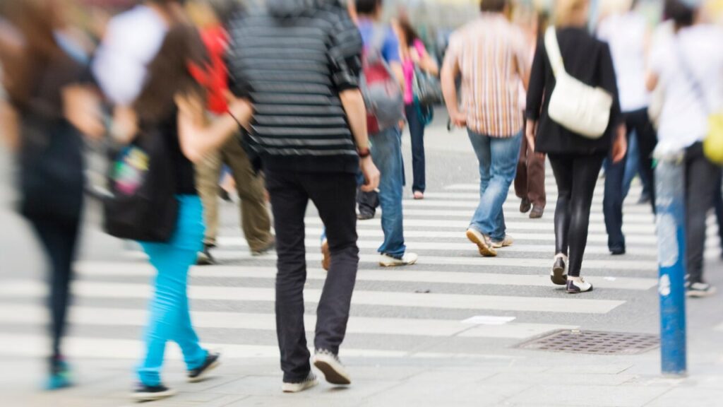 人混みで他人の歩く速さにイライラするのはなぜ？原因と心を整える5つの対処法