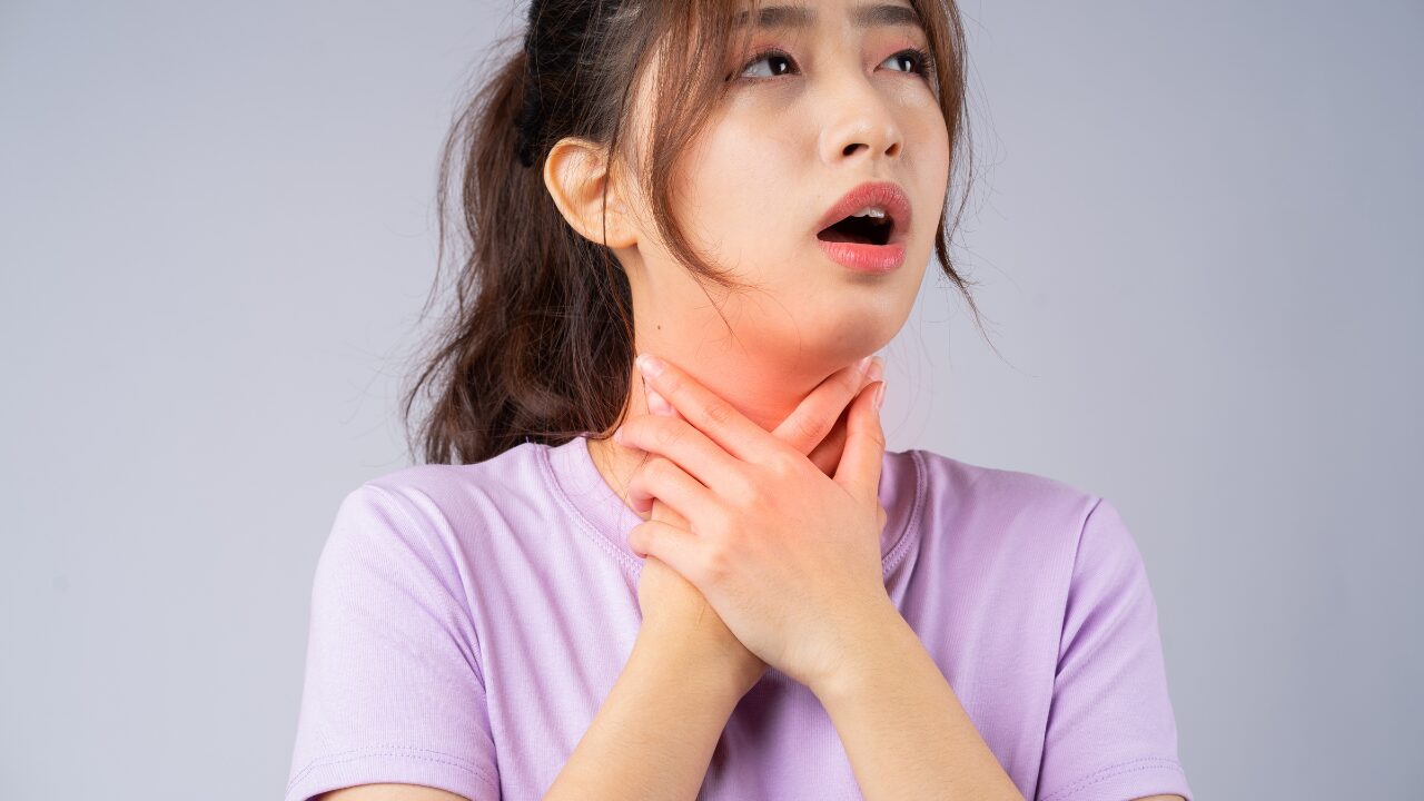 喉がイガイガするけど痛くないのはなぜ？考えられる原因と自宅でできるケア方法まとめ