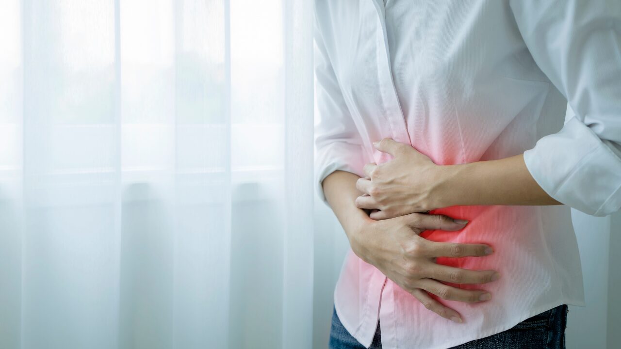 胃がムカムカするけど食欲はある…これって大丈夫？考えられる原因と体調変化を解説