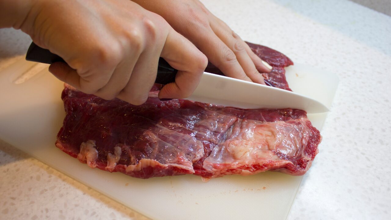 腐った肉を食べるとどうなる？