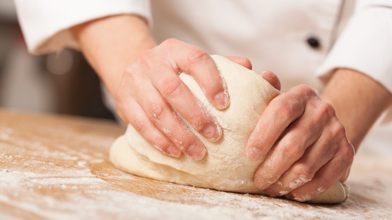 カビたパンを食べるとどうなる？人体への影響は？