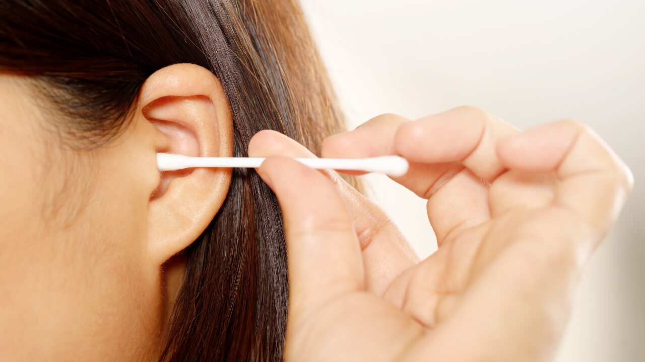 耳掃除のやりすぎが危険な理由