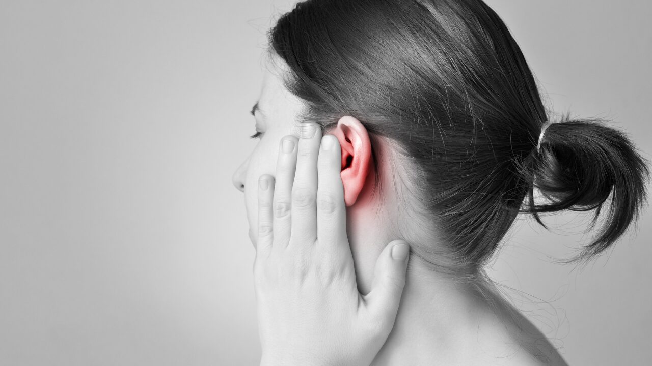 耳の中がカサカサ音する原因とは？耳掃除のやりすぎに要注意！医師が教える正しいケア方法
