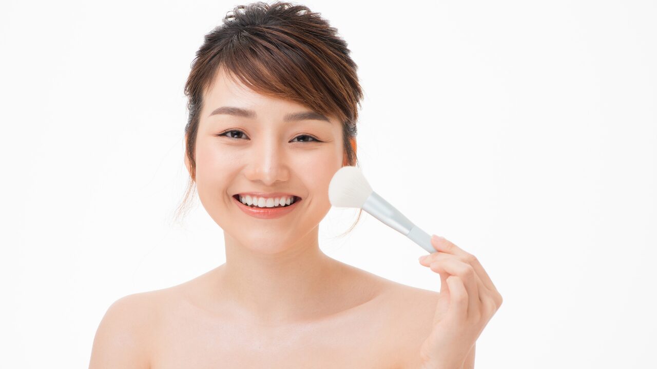 メイク中のテカリ対策｜日中も快適に過ごすコツ