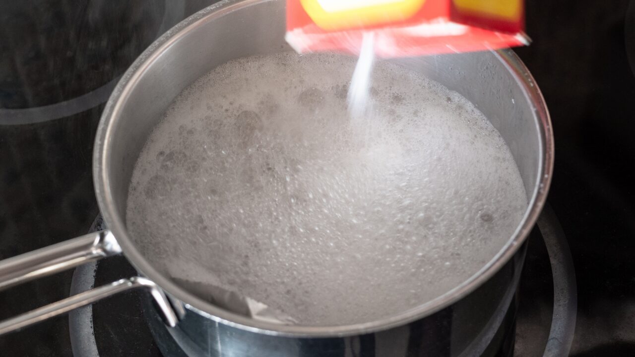 まずは確認！重曹を使った正しい焦げ落とし方法