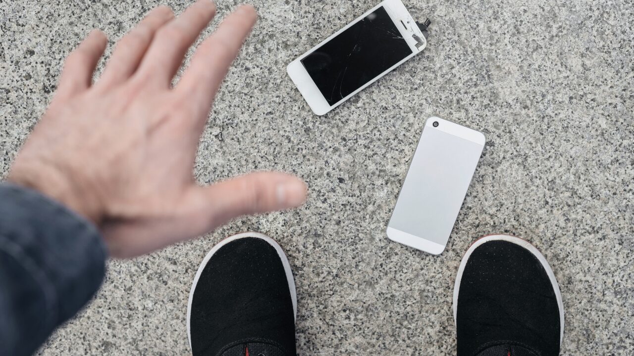 ✅スマホがポケットから落ちるのを防ぐ方法