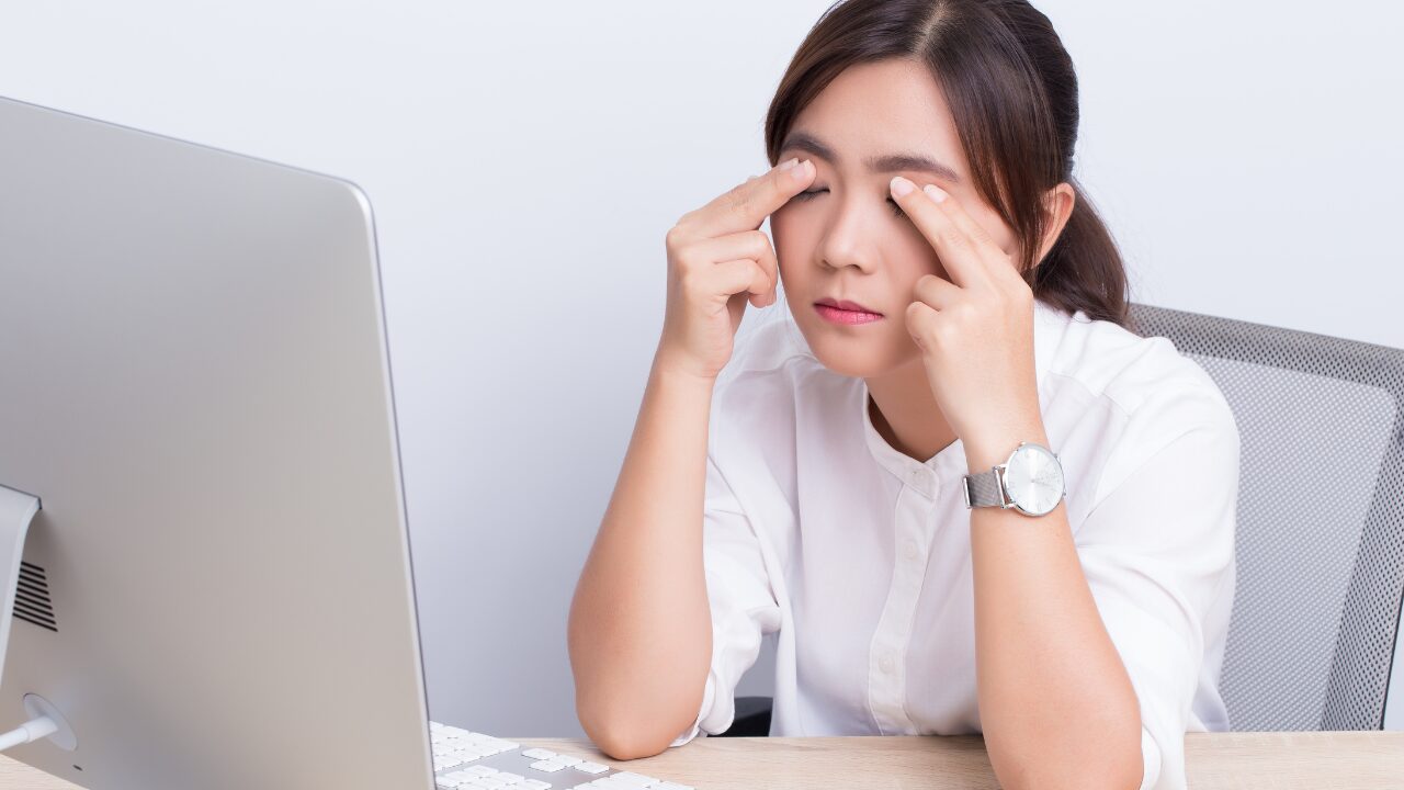 目の前がチカチカする原因とは？
