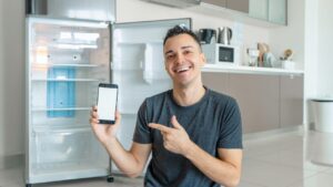 スマホを冷蔵庫に入れると壊れる？やってはいけない理由と正しい冷却法を解説！