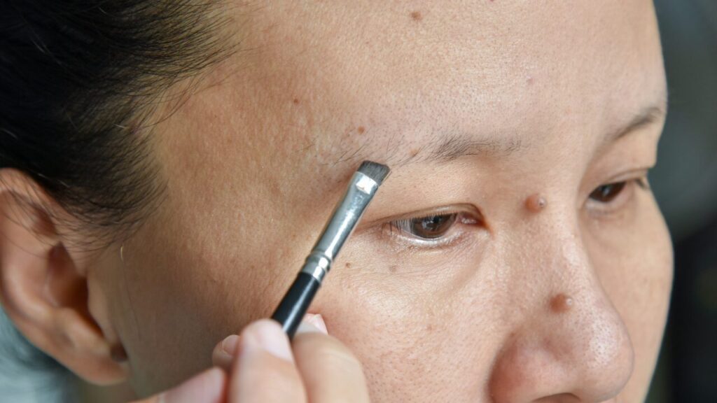 眉毛が薄い・生えない原因とは？今すぐ始めたい育毛ケア＆対策まとめ