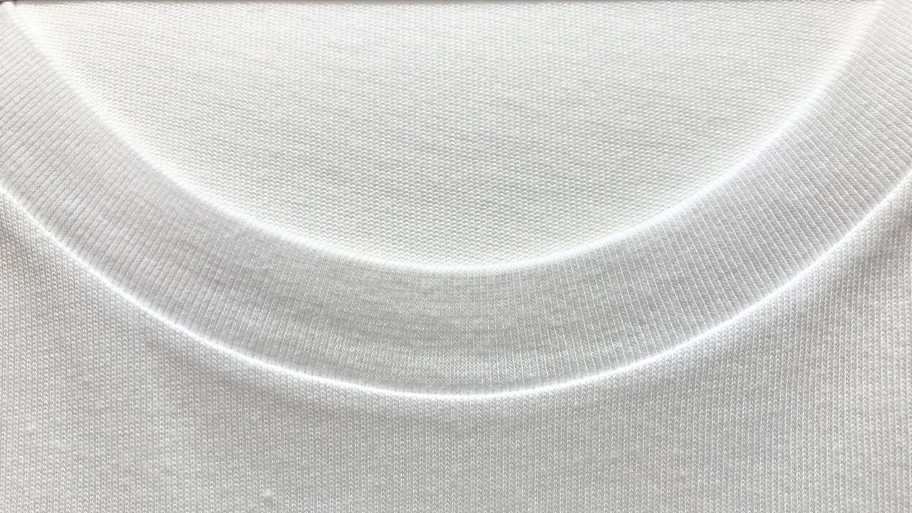 首がよれないTシャツの選び方