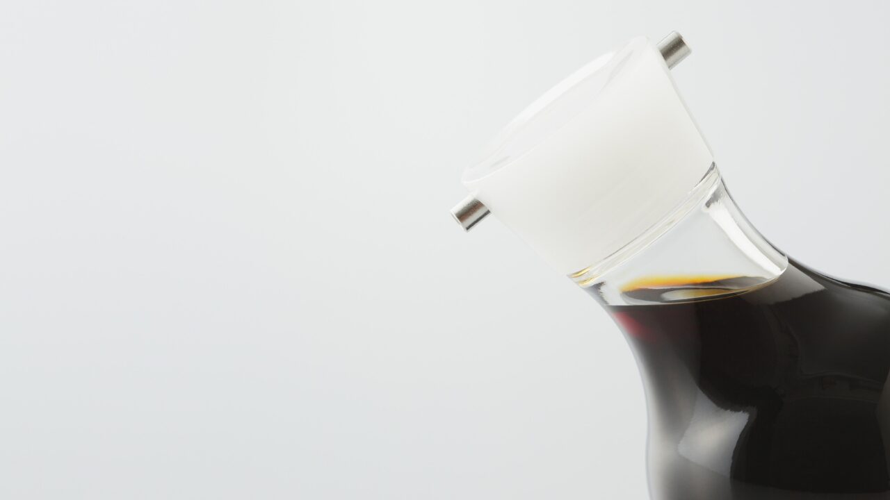 2つの穴はどう使い分ける？正しい注ぎ方を解説