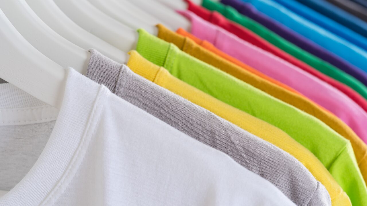 Tシャツの首ヨレを防ぐ洗濯・保管のコツ