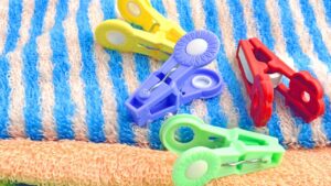 洗濯ばさみが固くて壊れやすい…原因と対処法まとめ｜おすすめの代用品も紹介