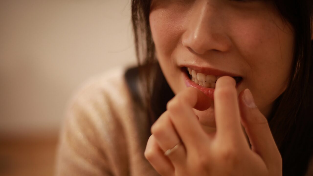 なんとなく不安な気持ちの正体とは？心がざわつく原因と対処法を解説