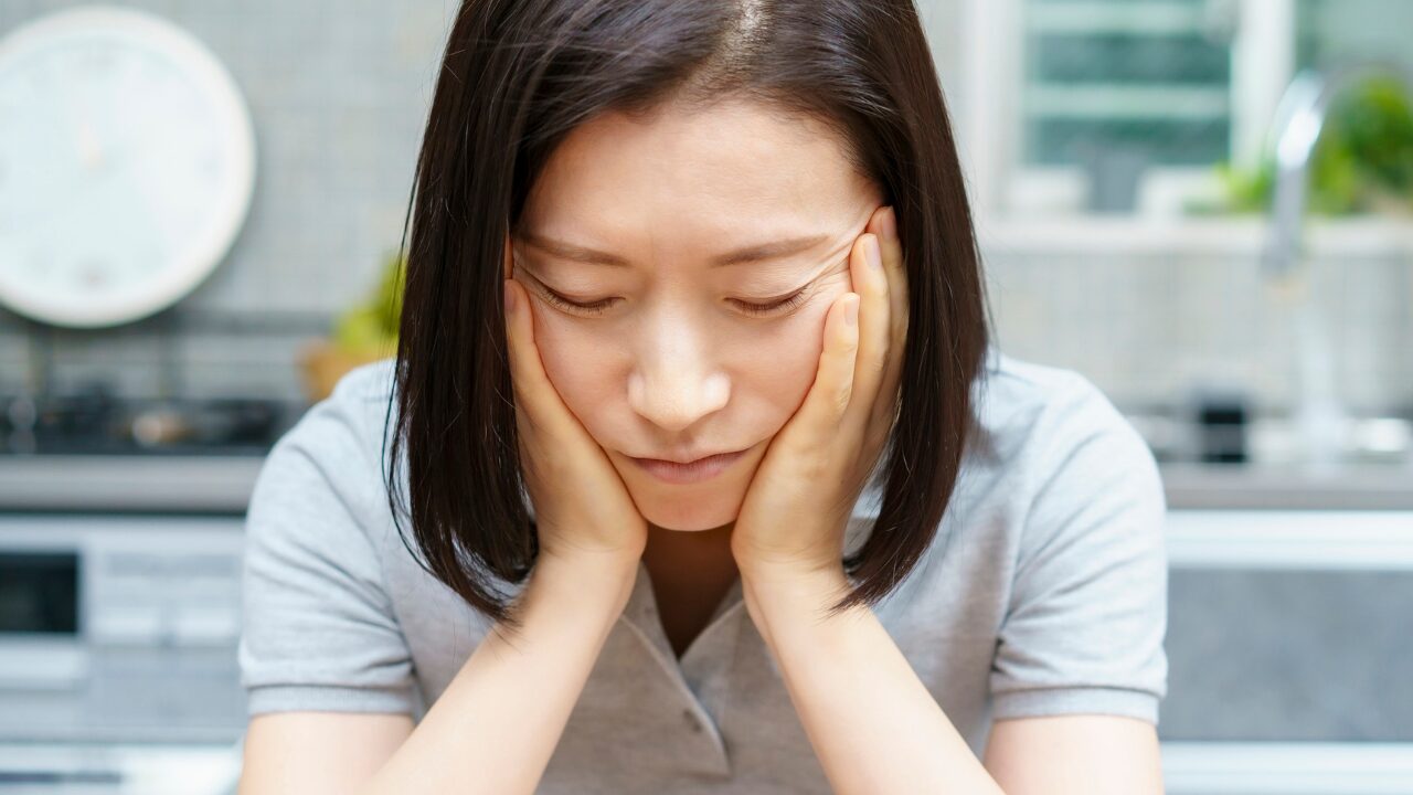 人の目を気にしすぎる人の特徴とは？