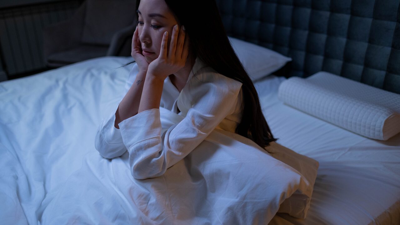 寝る前に昔の失敗を思い出すのはなぜ？止めたい人に効く7つの対策法
