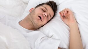 【医師監修】自分のいびきで起きる人は病気？睡眠の質をチェックして改善しよう