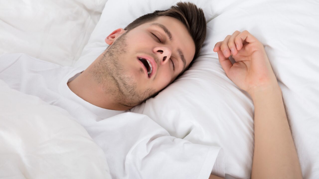 【医師監修】自分のいびきで起きる人は病気？睡眠の質をチェックして改善しよう