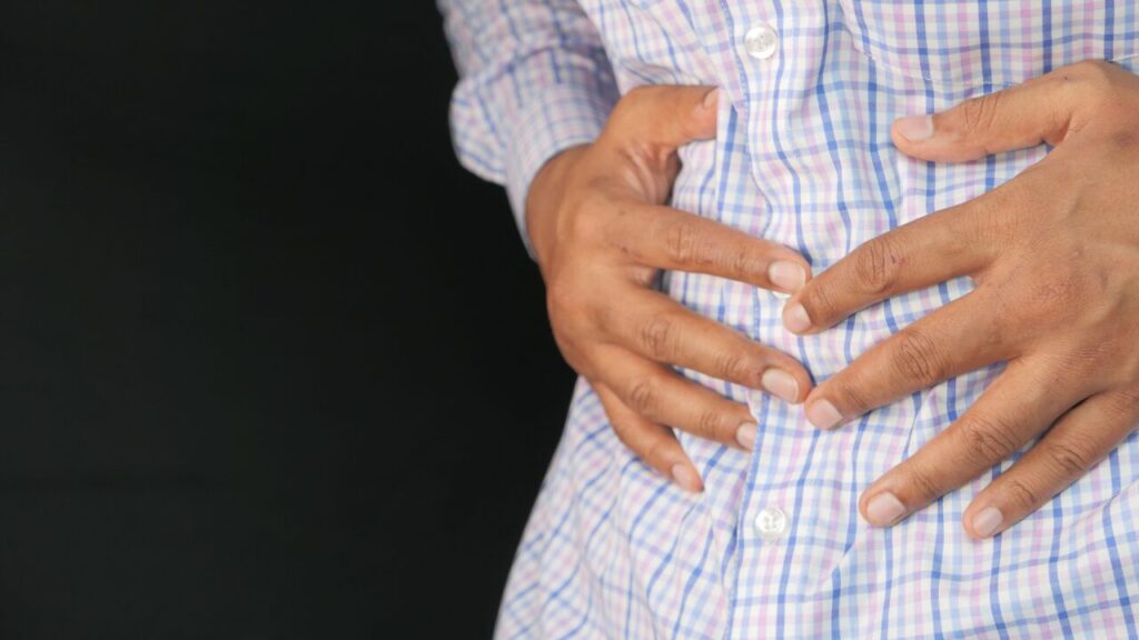 お腹が鳴るのは空腹だけじゃない？食べてないのに鳴る5つの理由と対処法