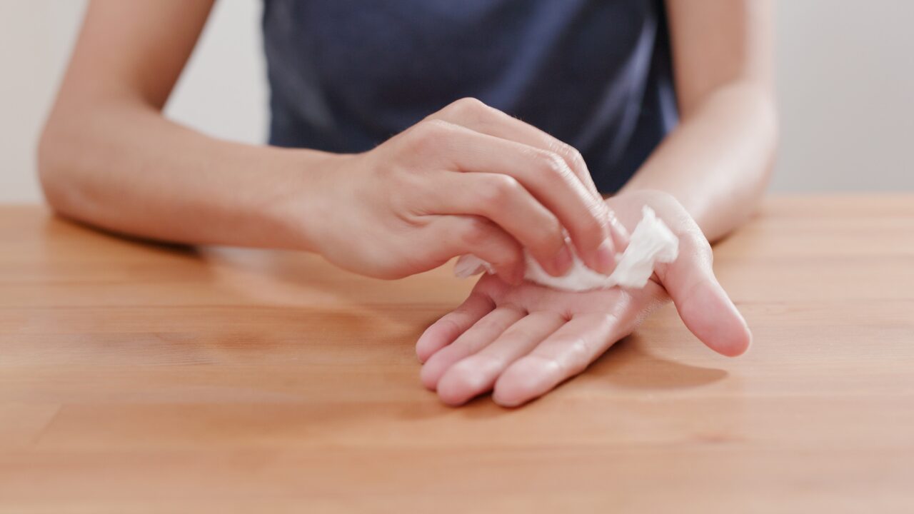 ✅ 片側だけ汗をかく原因とは？考えられる要因を詳しく解説