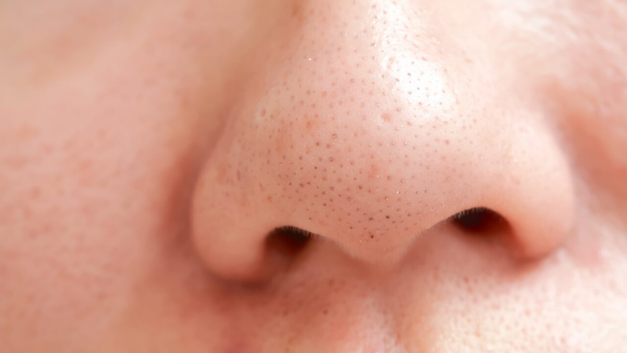 鼻の角栓に綿棒は逆効果？毛穴を傷めない正しい使い方＆ケア方法を解説！