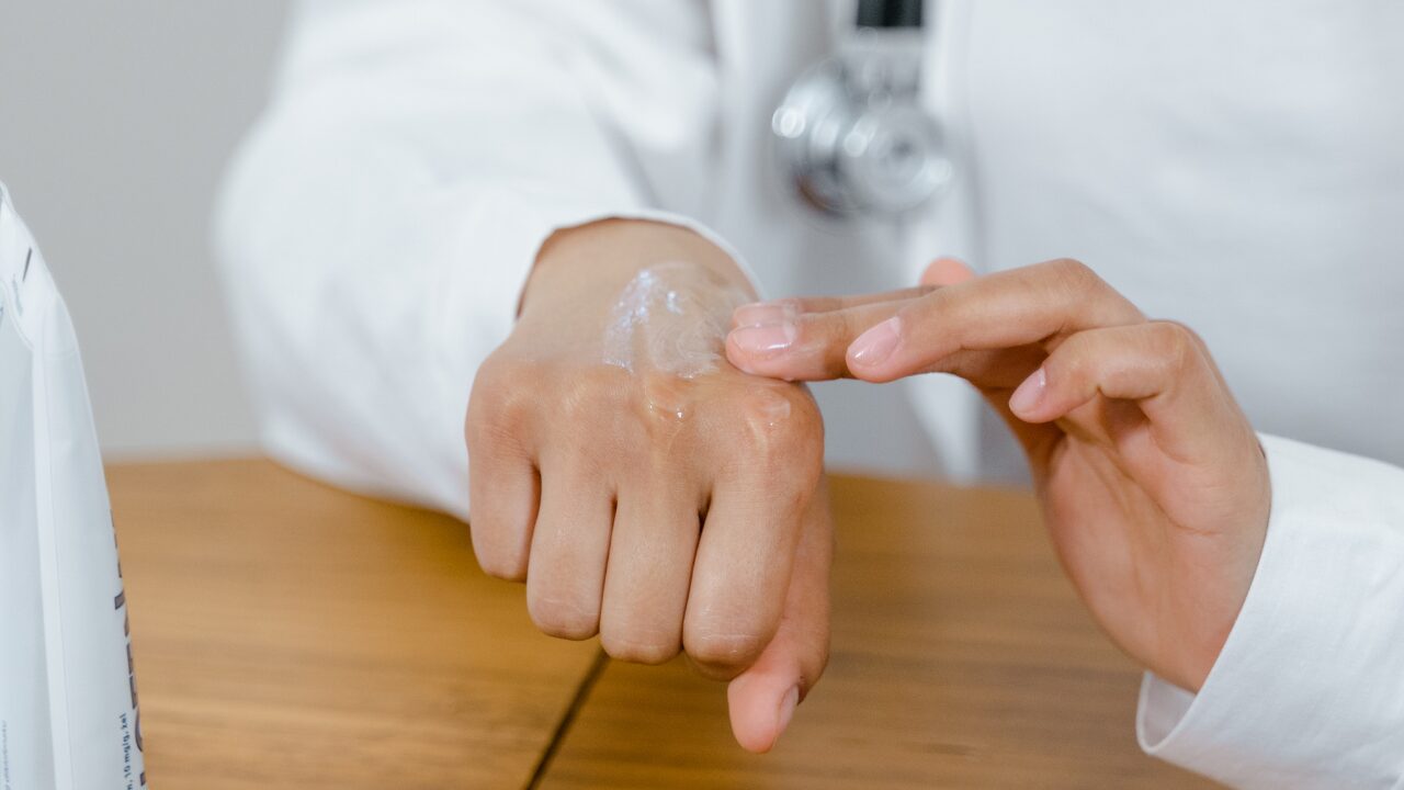 市販薬や皮膚科を検討すべき症状のサイン