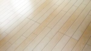 フローリングのキュッキュ音が気になる？原因とすぐできる簡単な対処法を徹底解説！